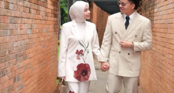 Outfit Aurelie Hermansyah saat Datangi Acara Lamaran Syifa Hadju dan El Rumi