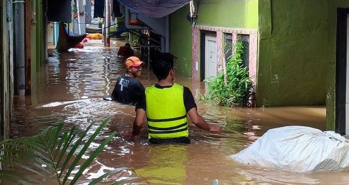 Kampung Melayu, Jakarta Timur Kembali Dilanda Banjir dengan Ketinggian Air 135 cm