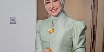 Kehadiran Deswita Maharani dan Ferry Maryadi di Acara Lamaran Syifa Hadju dan El Rumi Menambah Kesan Hangat