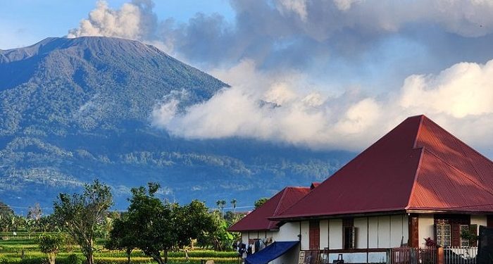 Gunung Marapi Sumbar Alami Erupsi pada Awal 2026