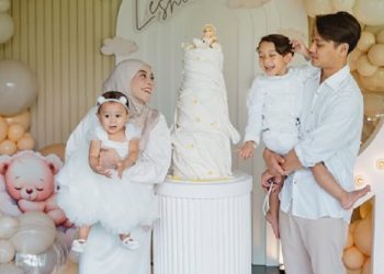 Leshia Tivana Billar Rayakan Ulang Tahun Pertamanya dengan Outfit Serba Putih