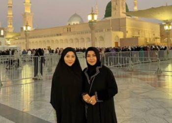 Nikita Willy Jalani Ibadah Umroh Bersama Sang Suami dan Ibundanya