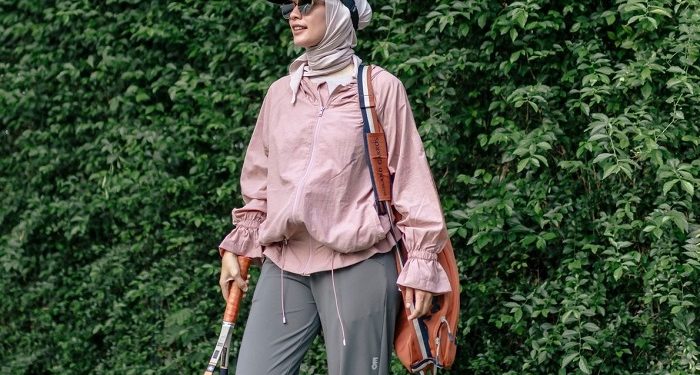 Outfit Bernuansa Athleiure bisa Untuk Gaya Berpakaian ke Kantor