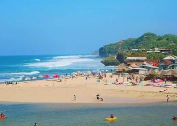 Ratusan Pedagang Bongkar Total Kios Pinggir Jalan Pantai Sepanjang, GunungKidul