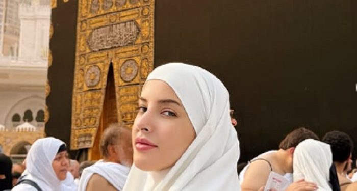 Potret Umroh Tasya Farasya Tampak Sederhana dan Elegan
