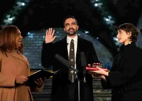 Mamdani Dilantik dengan ‘Saksi’ Al-Qur’an