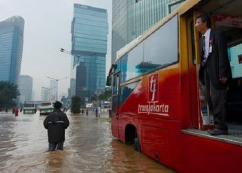 Akibat banjir, 28 Rute Transjakarta Dialihkan hingga Diperpendek Rutenya