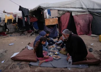 Keluarga Pengungsi Gaza Merayakan Ramadan di Tenda-tenda Mawasi