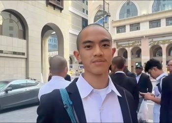 Viral! Siswa SMA dari Jakarta Islamic Boarding School Mampir ke Restoran Sunda Saat Perjalanan Umroh Bersama