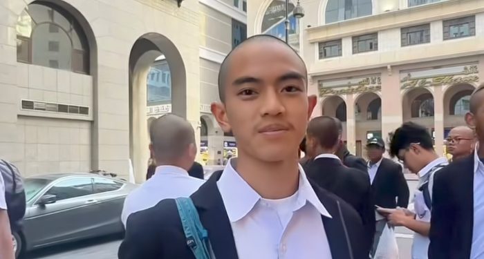 Viral! Siswa SMA dari Jakarta Islamic Boarding School Mampir ke Restoran Sunda Saat Perjalanan Umroh Bersama