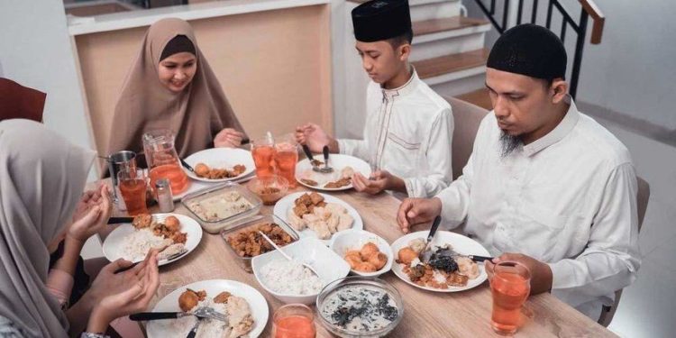 Bolehkah Makan Sahur Malam Hari Sebelum Tengah Malam