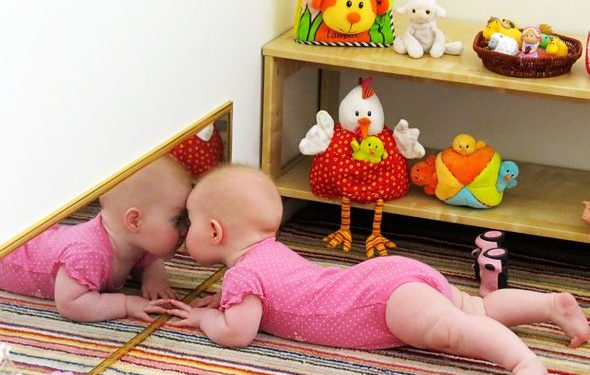 Mengenal Tummy Time dan Perannya dalam Tumbuh Kembang Bayi