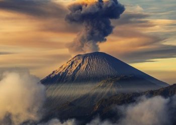 Getaran Banjir Lahar Hujan Gunung Semeru Tercatat Hampir Empat Jam