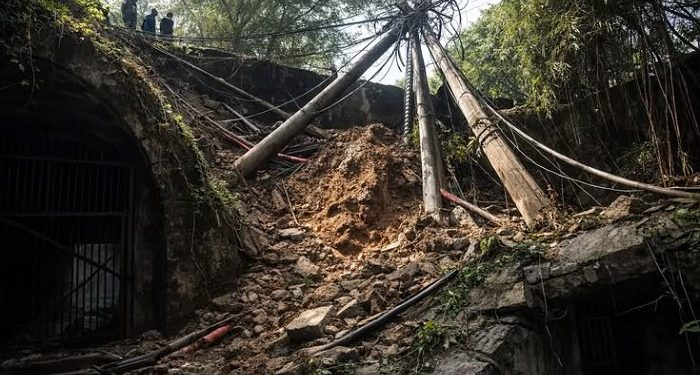 Tim SAR Perluas Area Operasi Pencarian Korban Tanah Longsor di Cisarua, Bandung Barat