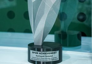 Nurhayati Subakat Raih Penghargaan BPOM Award 2026 sebagai Pelopor Revolusi Kosmetik Halal dan Aman di Indonesia