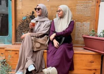 Empat Tips Mix and Match Outfit Bukber ala Zaskia Sungkar dan Shireen Sungkar