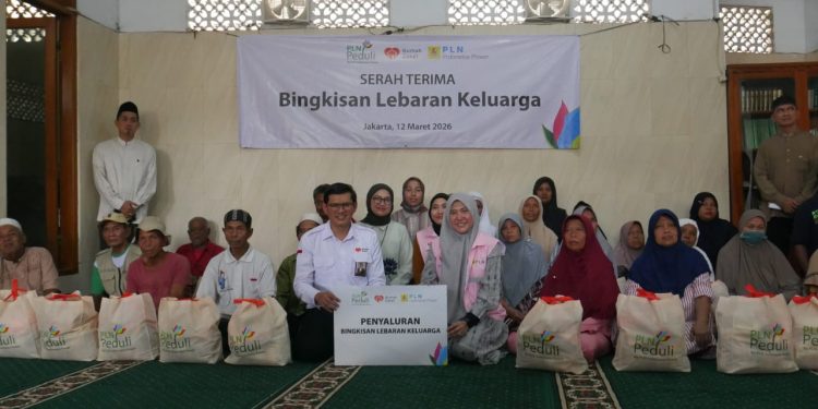 PLN Indonesia Power dan Rumah Zakat Berbagi 133 Bingkisan Lebaran untuk Warga Lansia dan Dhuafa