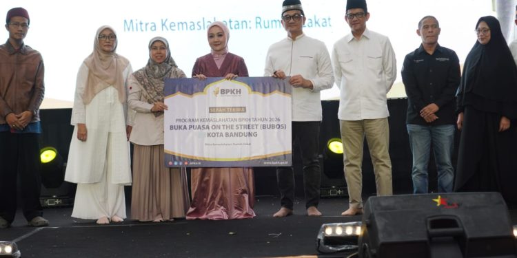 BPKH Salurkan 1.000 Paket Berbuka Puasa dalam Agenda BUBOS 10 di Balai Kota Bandung