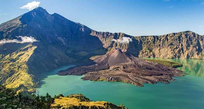Gunung Rinjani Dipadati Pengunjung saat Libur Lebaran 2026