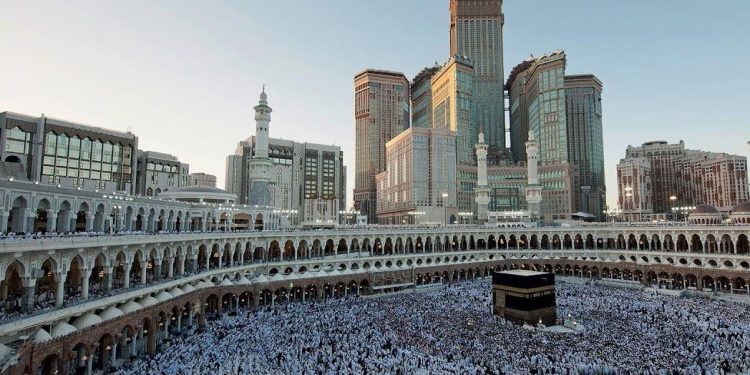 Hukum Umrah Sebelum Haji di Tengah Panjangnya Antrian Ibadah Haji