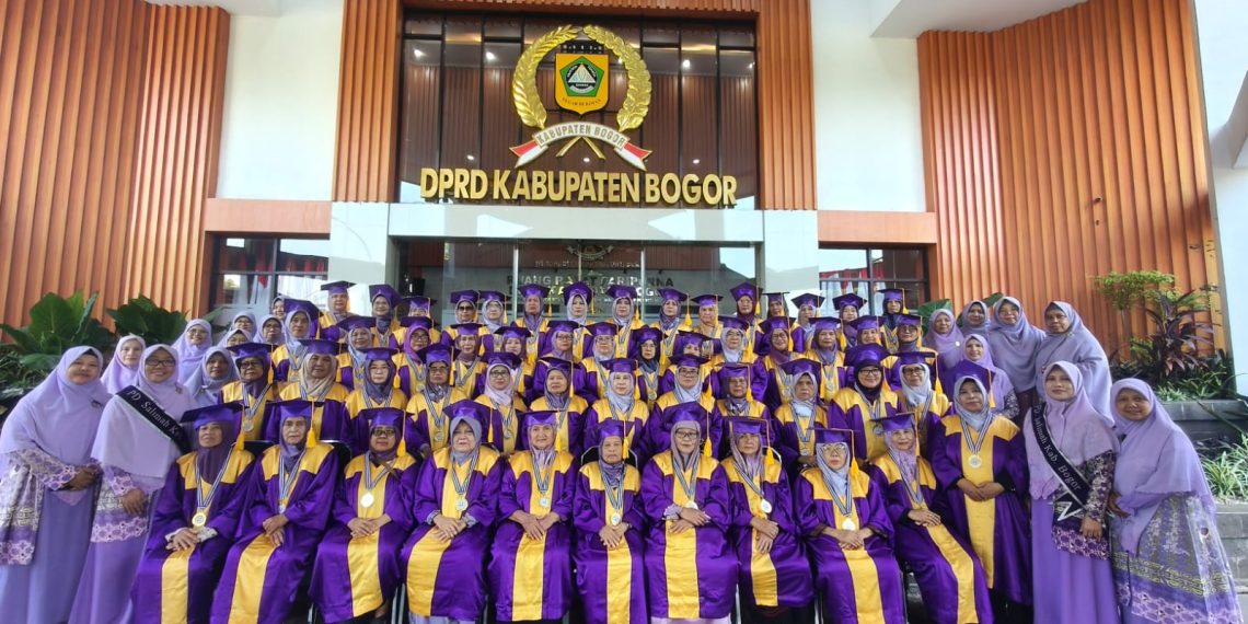 Wisuda Perdana Sekolah Lansia Salimah Bogor, 52 Lansia Tampil Aktif, Sehat, dan Menginspirasi