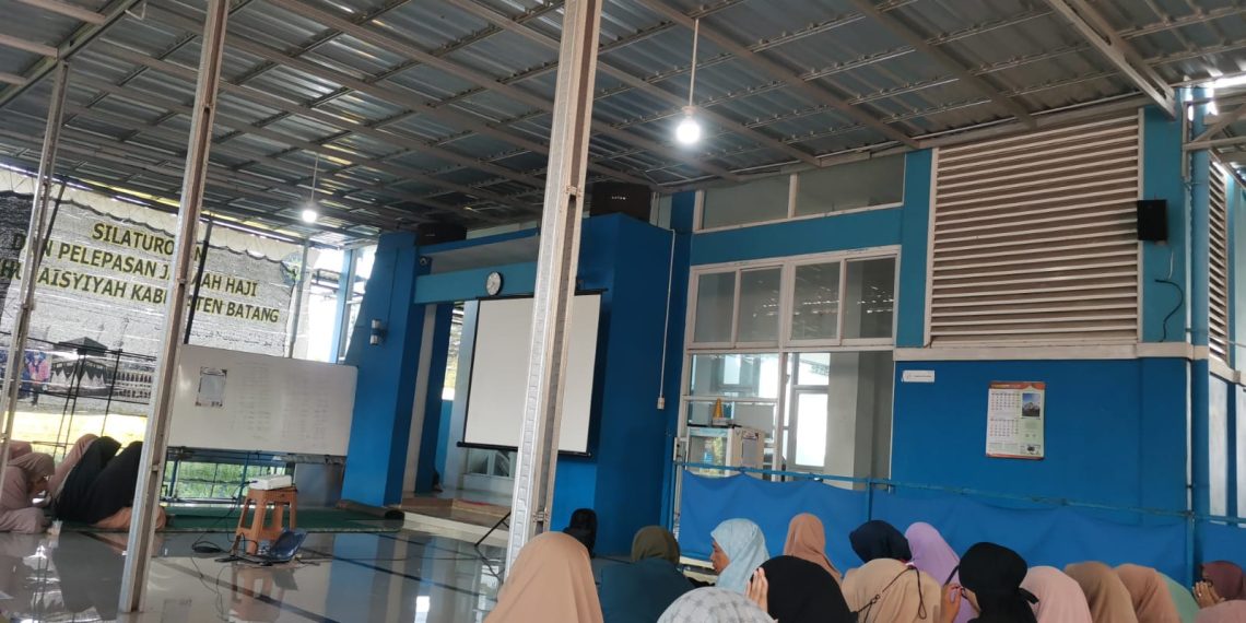 Kajian Ahad Pagi At-Tanwir PCM Batang Dihadiri Ratusan Jemaah, Kaji Perjuangan Muhammadiyah