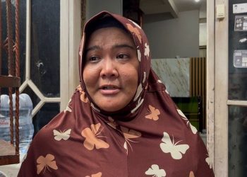 Kisah Nuryati bersama Anak Cucu di KRL Bekasi Timur