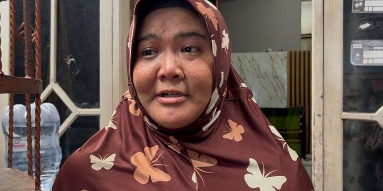 Kisah Nuryati bersama Anak Cucu di KRL Bekasi Timur