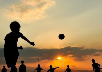 Pentingnya Sentuhan Emosional dalam Tumbuh Kembang Anak Laki-laki