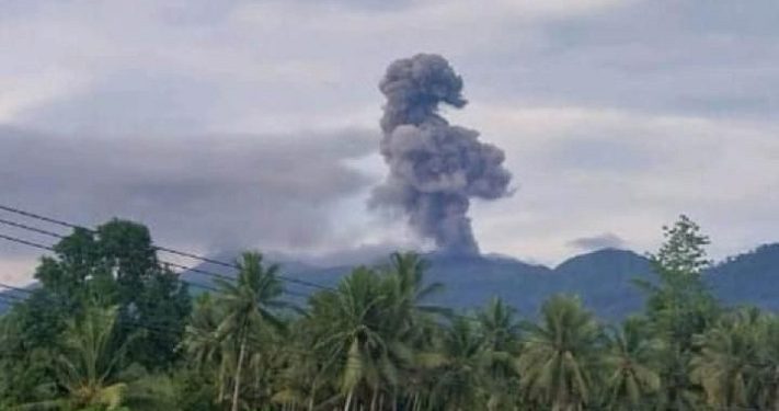 Gunung Api Dukono di Maluku Utara Kembali Erupsi Setinggi 1.100 Meter di Atas Puncak