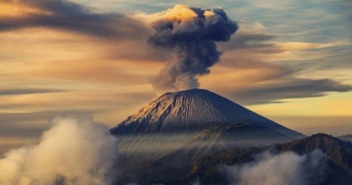 Gunung Semeru Didominasi oleh Gempa Letusan
