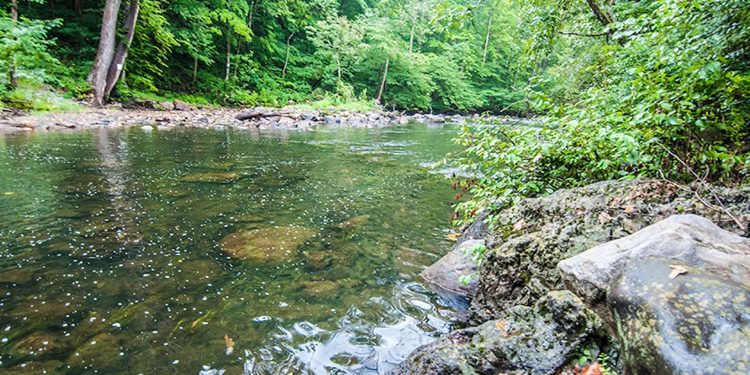 Air Itu Mengalir ke Bawah