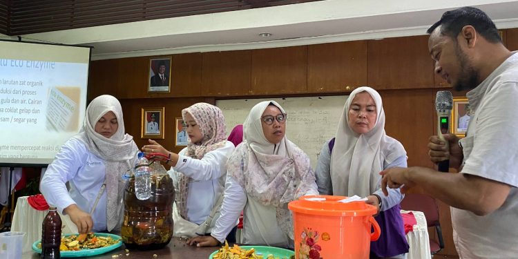 Rumah Zakat Jakarta Dorong Pengelolaan Sampah Berkelanjutan Lewat Workshop Ecoenzym dan Kompos di Marunda