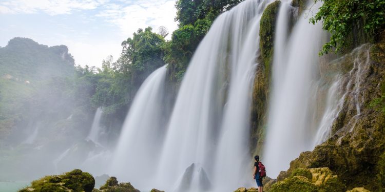 Wisata Air Terjun Cibeureum, Pesona Alam di Kaki Gunung Gede Pangrango