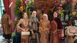 Rayakan 15 Tahun Berkarya, Ayu Dyah Andari Hadirkan Koleksi PUSPA Bernuansa Bunga Nusantara