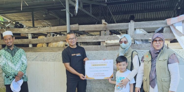 15 Tahun Menebar Berkah, Yayasan Bunyaanun Marshush Salurkan Qurban di Gunungsari Bogor