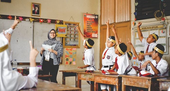 Mendikdasmen Mulai Kenalkan Pelajaran Bahasa Inggris di Sekolah Dasar pada Tahun Ajaran 2027
