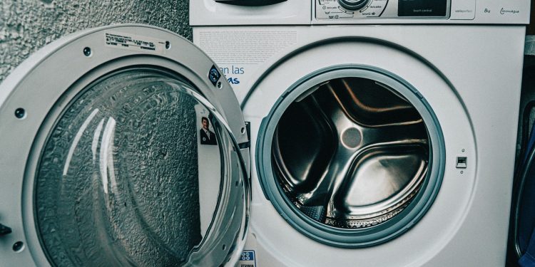 Simak Tips Cara Merawat Mesin Cuci dengan Tepat di Sini!
