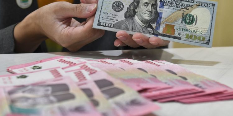 Arti Rupiah Terus Anjlok terhadap Dolar