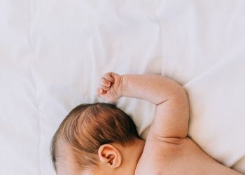 Bunda, Ketahui Panduan Perkembangan Oromotor Bayi (0–12 Bulan)
