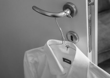 Tips Mencuci Baju Putih Agar Tetap Cerah dan Tidak Kusam