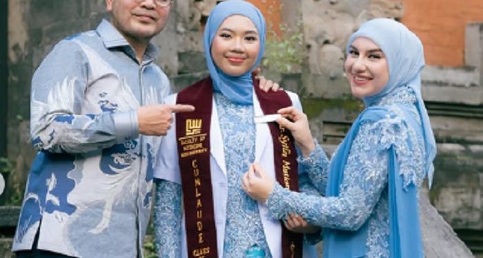 Irish Bella Hadiri Momen Wisuda Putri Sambungnya