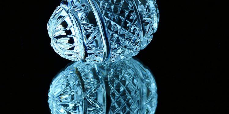 Tips Mencuci Perabotan dari Bahan Kristal agar Tetap Berkilau