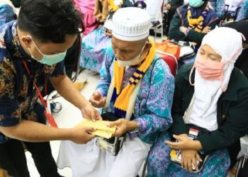 Embarkasi Banjarmasin, Kalimantan Selatan Berangkatkan Calon Haji Tertua Berusia 102 Tahun
