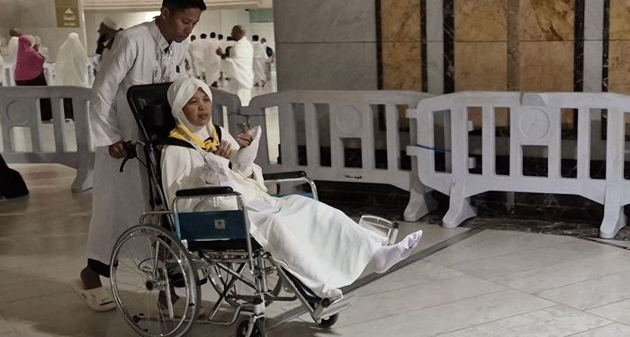 Kisah Pemuda 24 Tahun yang Jaga Ibunya selama Ibadah Haji