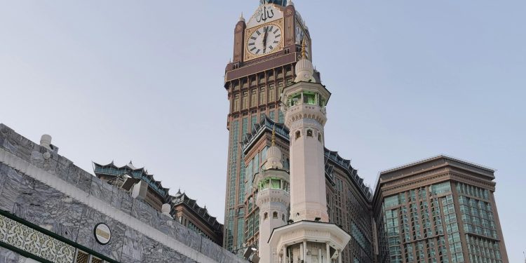 Wisata ke Royal Clock Tower Makkah, Menikmati Ikon Megah di Jantung Kota Suci