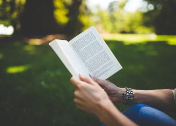 5 Taman di Jakarta yang Cocok untuk Baca Buku dan Menenangkan Pikiran