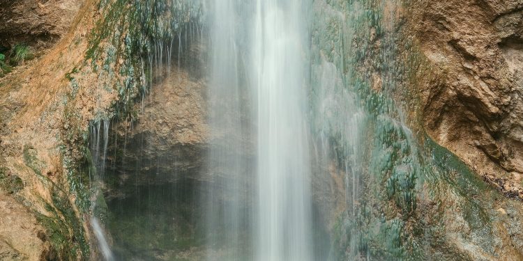 Wisata Air Terjun Cibeureum, Pesona Alam di Kaki Gunung Gede Pangrango