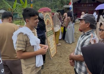 Siswa SMA Islam PB Soedirman Bangun Perusahaan Mini di Desa Cibunian, Warga Sambut Antusias Bazar Murah