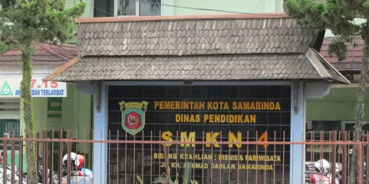 Kisah Pilu Sepatu Sempit Anak SMK di Samarinda